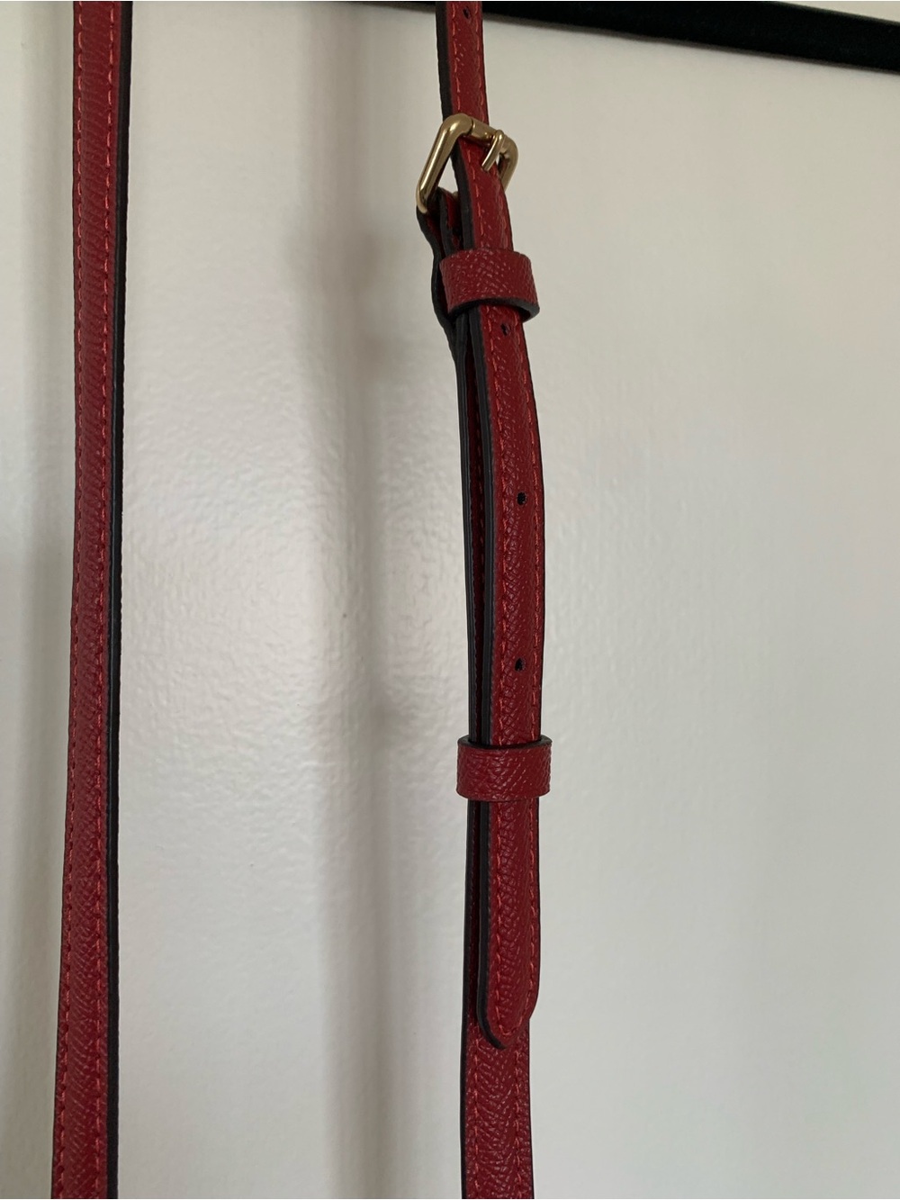 New! Coach Red Leather Crossbody Phone Pouch with Gold Logo Adjustable Strap - Picture 5 of 13